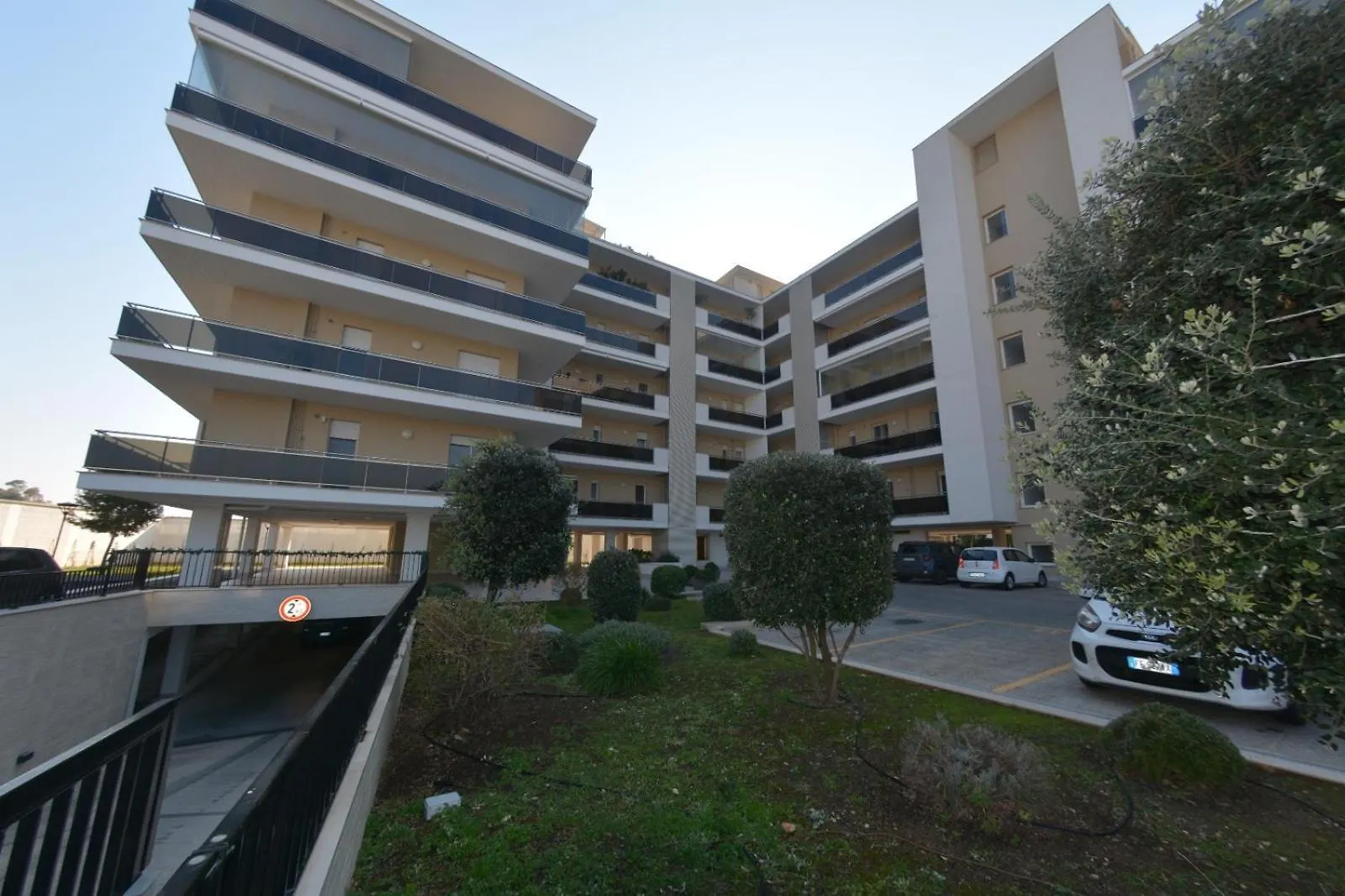 Parco Del Levante 3 バーリ アパート